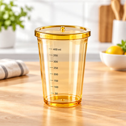 Vue du dessous de la tasse à mesurer avec anneau jaune à la base - Cuisinezchezvous.com