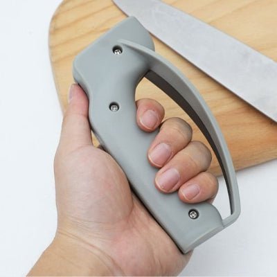 Couteaux de cuisine affûtés avec aiguiseur professionnel — Cuisinezchezvous.com