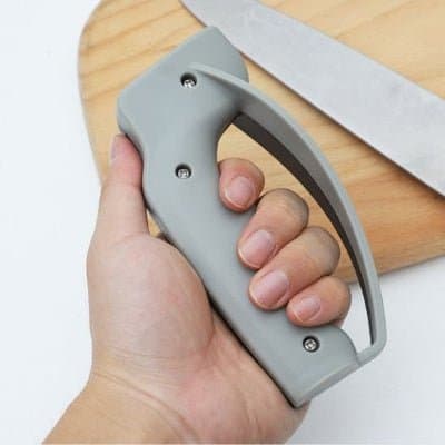 Couteaux de cuisine affûtés avec aiguiseur professionnel — Cuisinezchezvous.com