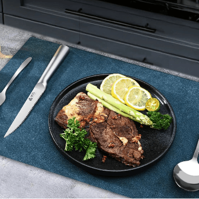 Manche ergonomique noir pour une prise en main confortable du couteau