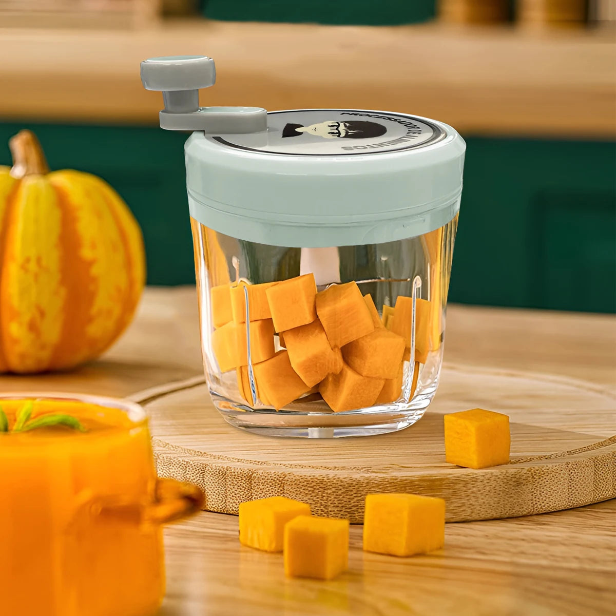 Mini hachoir manuel EasyCut™ 400ml courgettes coupées en cubes résultat précis - Cuisinezchezvous.com