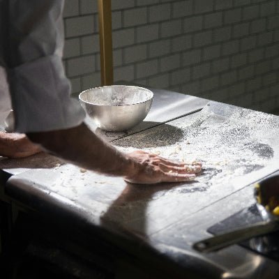 Planche à découper inox multifonction pour pétrir la pâte sans coller - Cuisinezchezvous