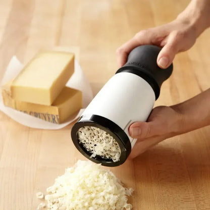 Râpe à fromage facile d'utilsation